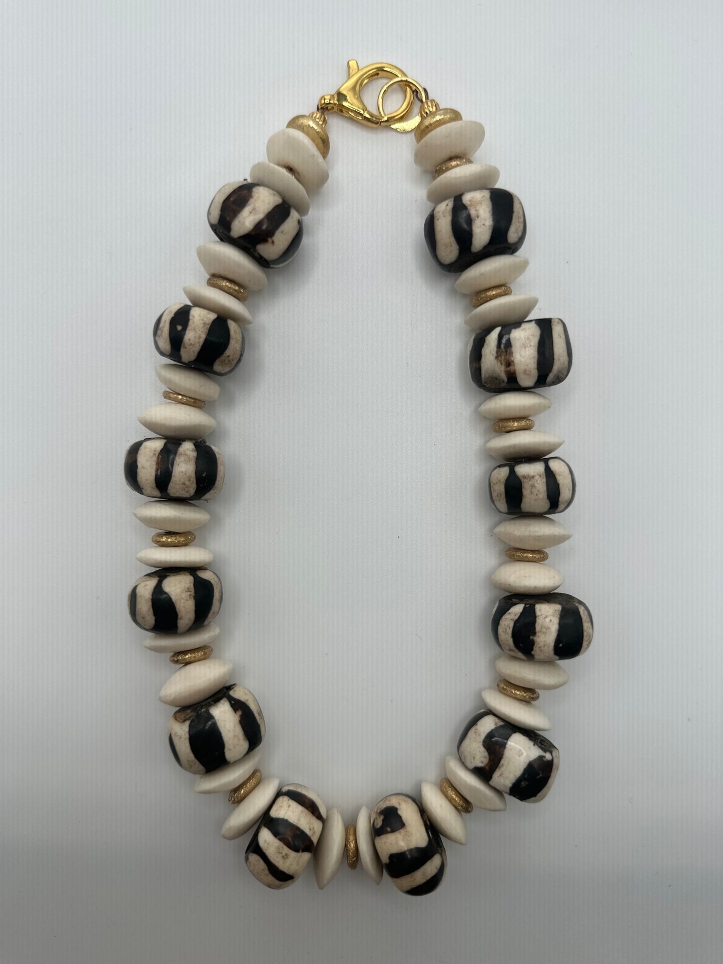 Wild Nest: black, white and gold