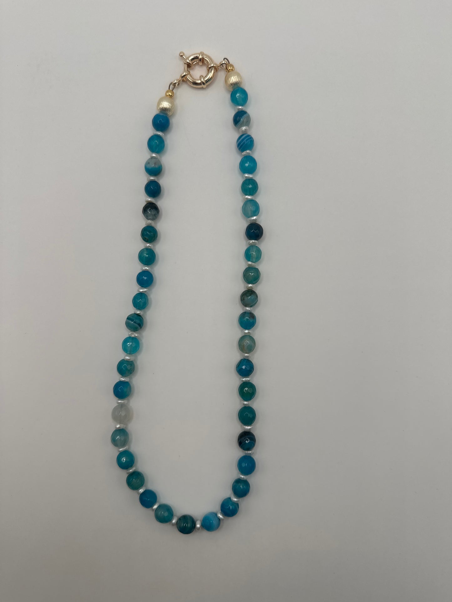 Flock: round turquoise necklace with shell spacers