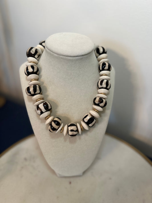 Wild Nest: black, white and gold