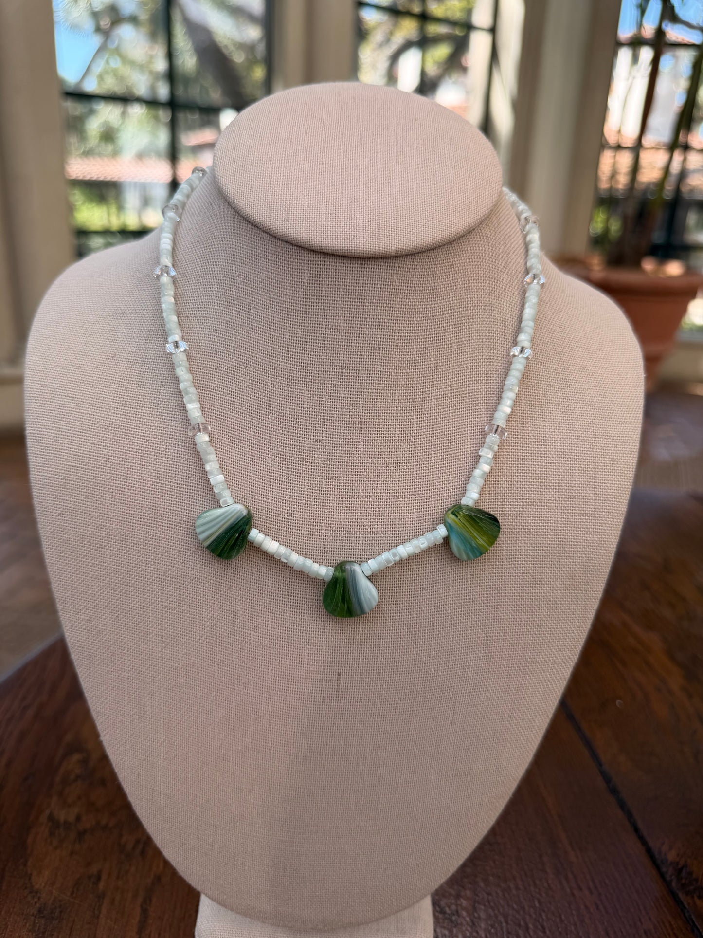 Minis: mother of pearl with mini shell