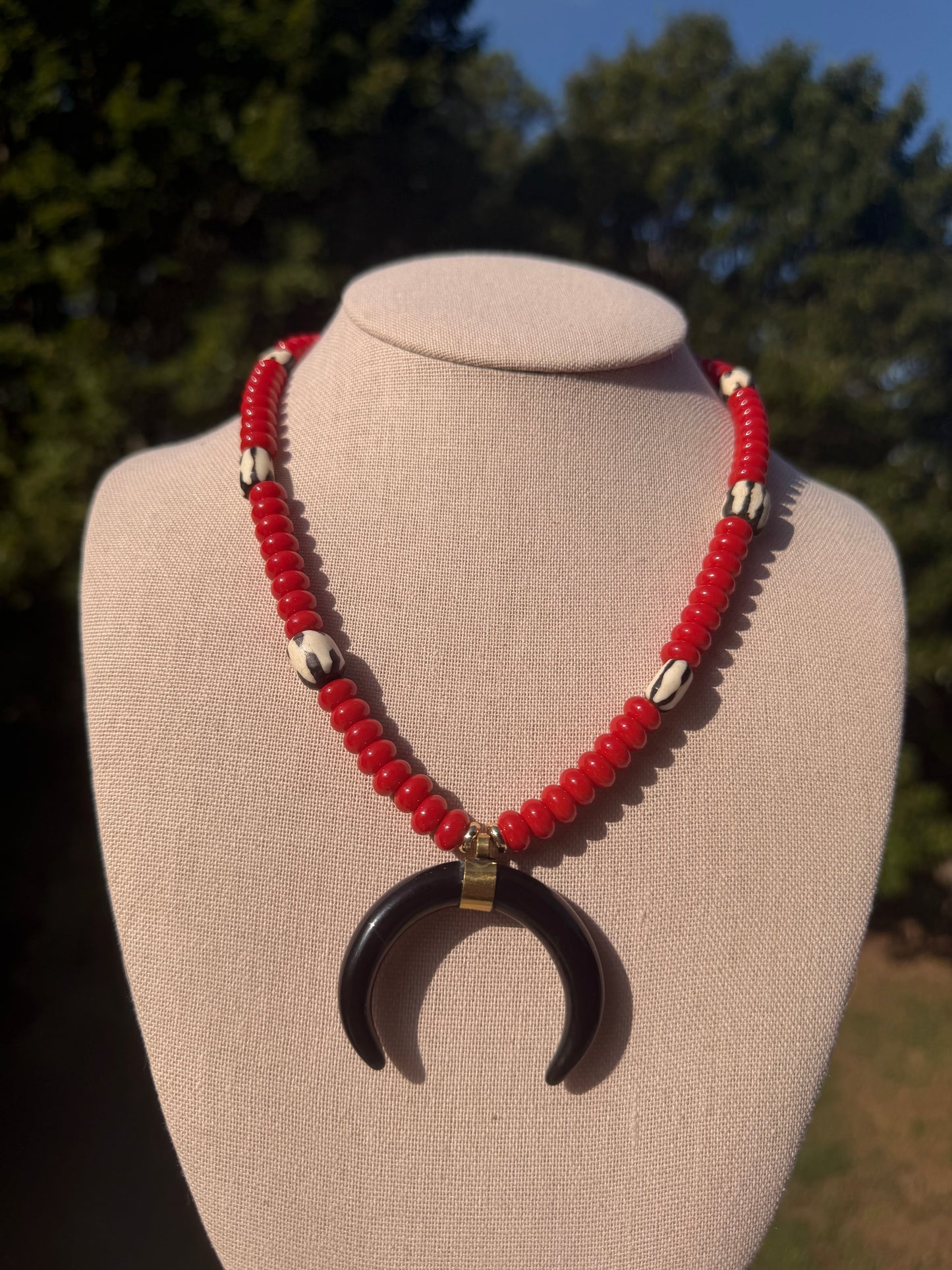 Game Day🏈: red beads with a black horn pendant