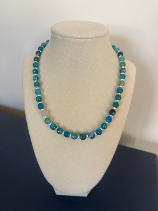 Flock: round turquoise necklace with shell spacers