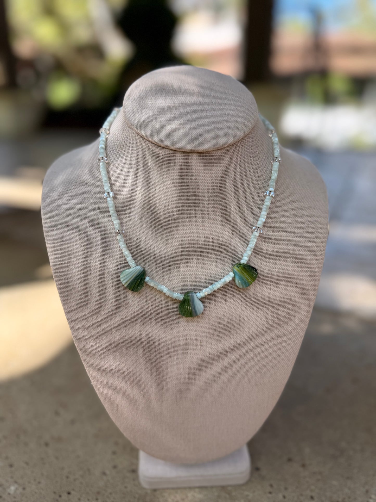Minis: mother of pearl with mini shell