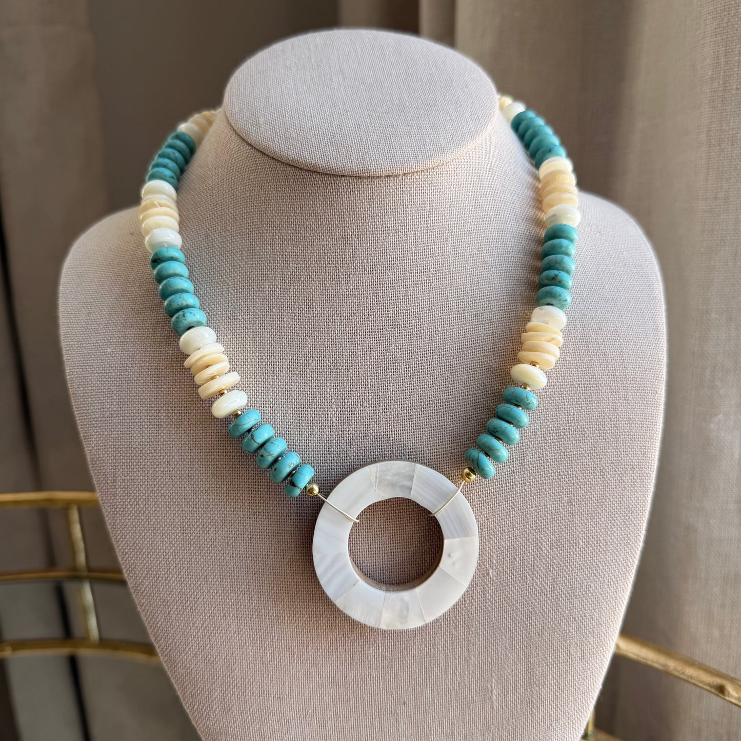 Beachy: round shell pendant with turquoise and shell beads