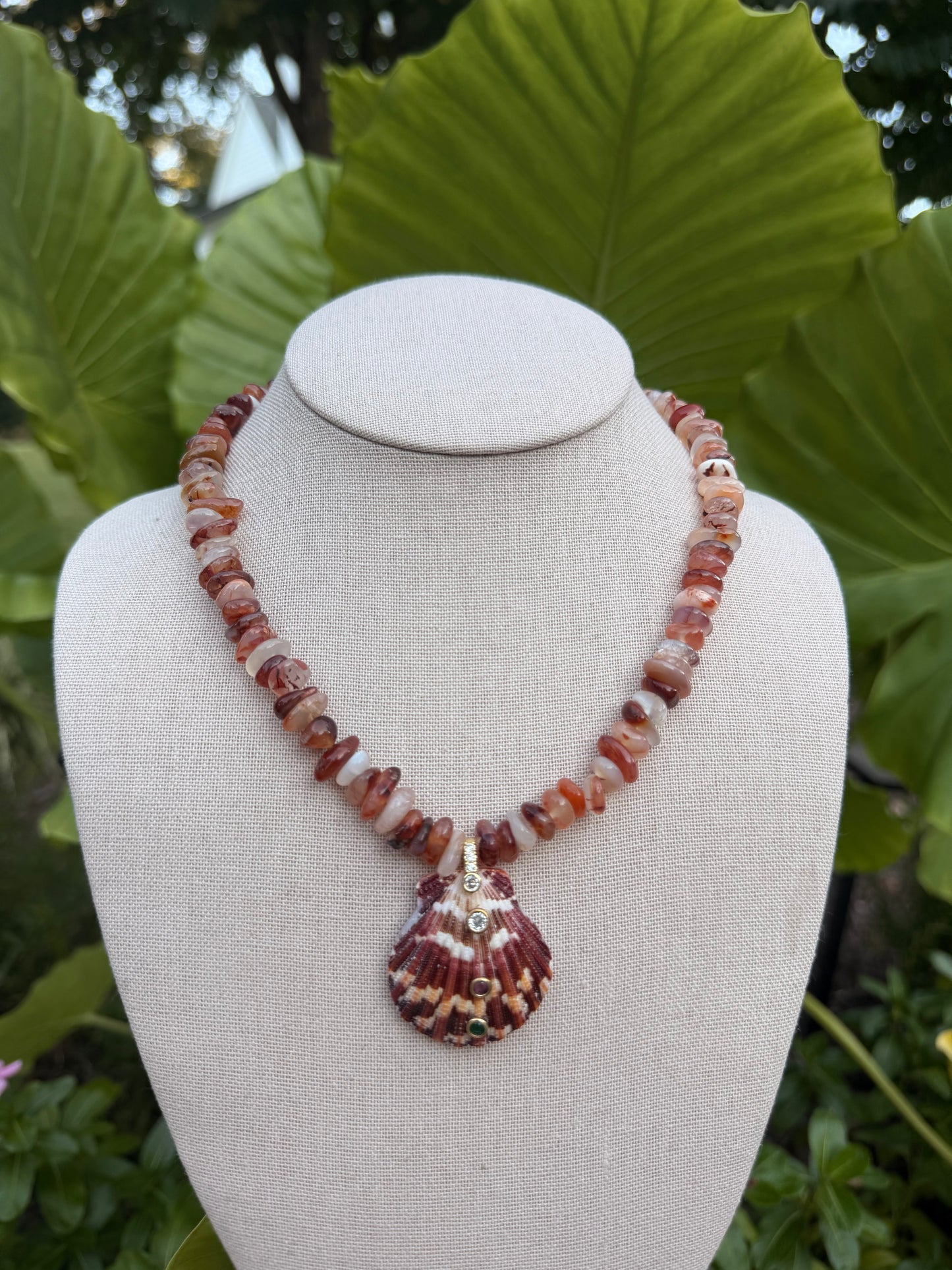 Beachy: Fall stones with shell pendant