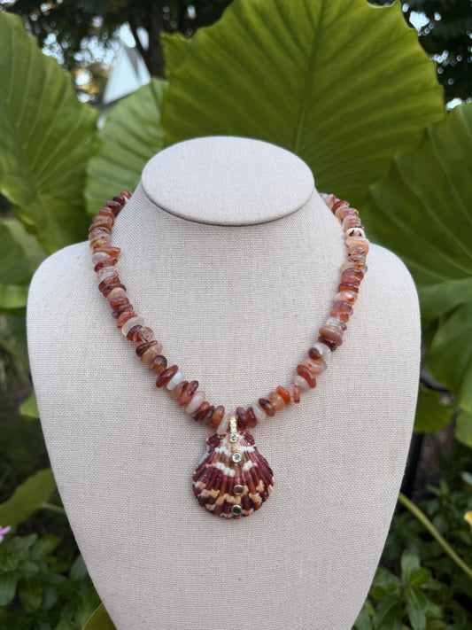 Beachy: Fall stones with shell pendant