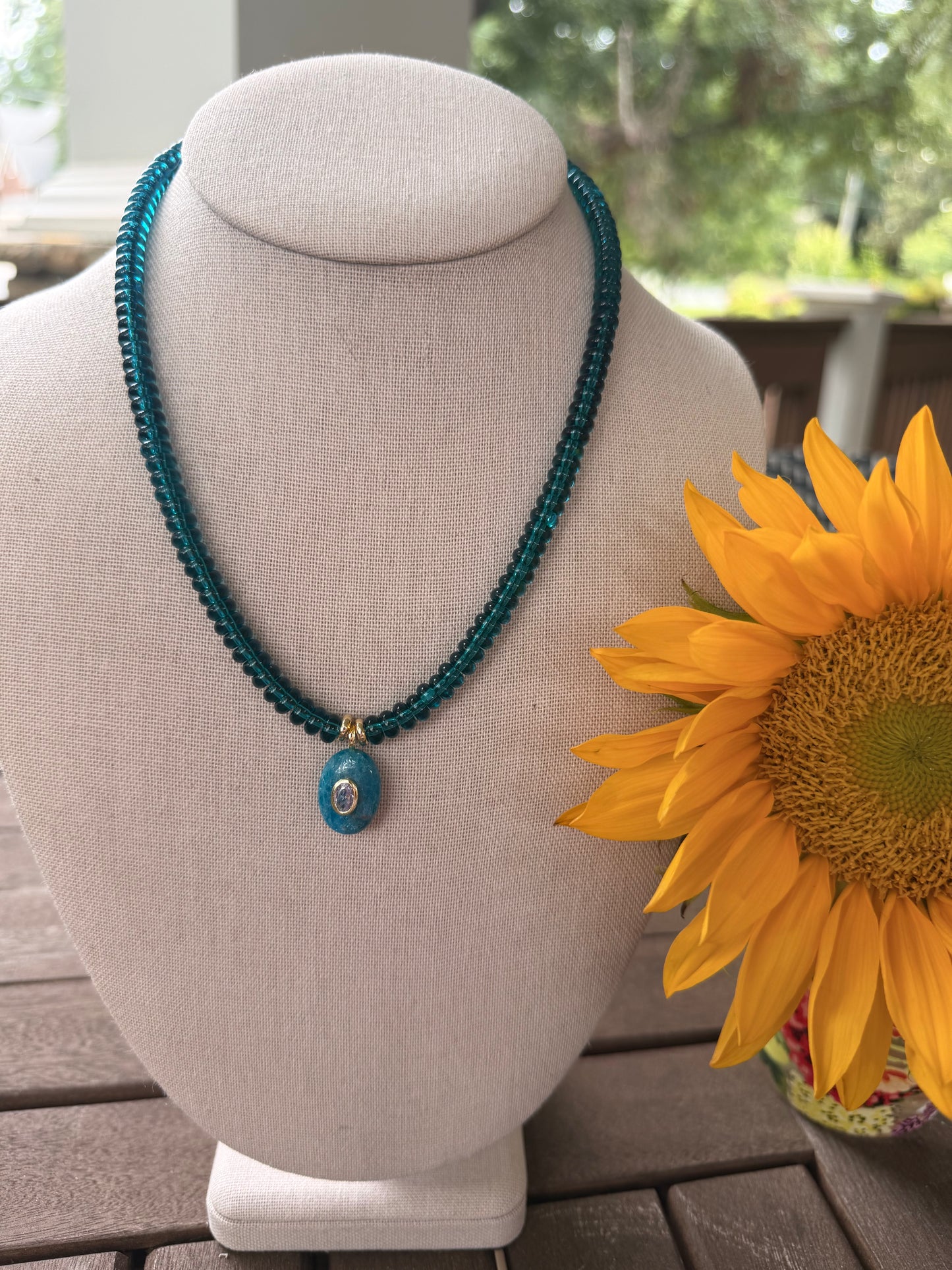 Flock: beads with matching pendant